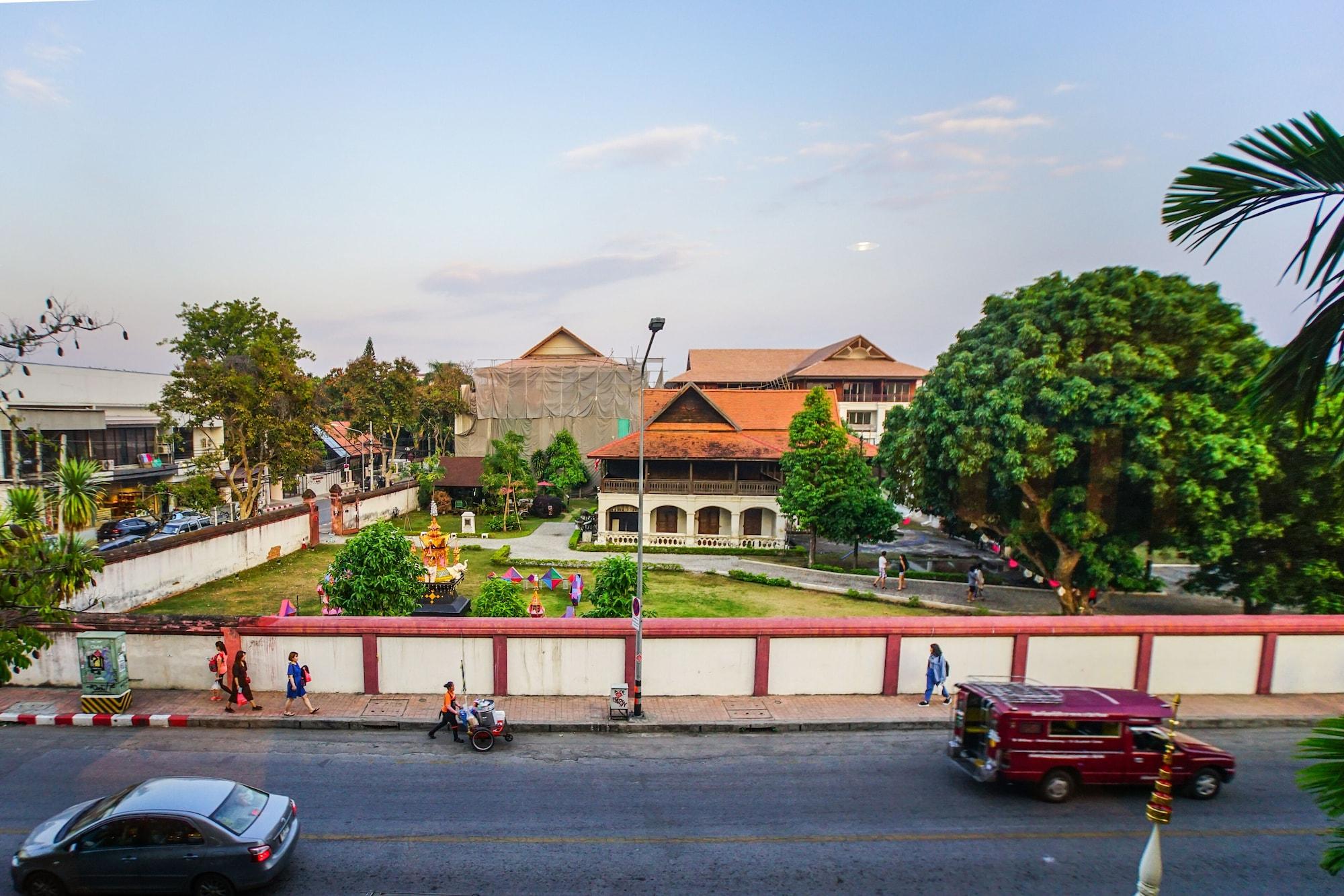 Parasol Inn Chiang Mai Old City Hotel Extérieur photo